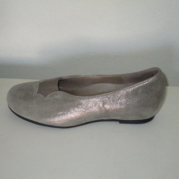 Munro American Womens Taupe Shimmer Ballet Flat - Size 6W - Picture 3 of 9